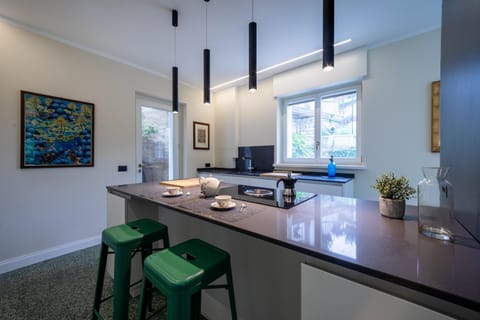 Kitchen or kitchenette, Dining area, oven, stove