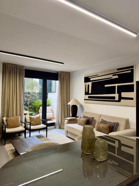 Living room, Dining area, Inner courtyard view