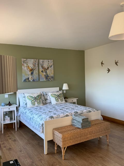 Lakeview Ensuite - Peaceful Country Escape Country House in Leitrim, Co. Leitrim, Ireland