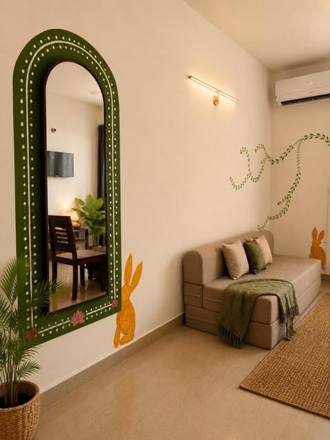 TV and multimedia, Living room, Seating area, air conditioner