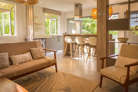 Living room, Seating area, Dining area, kitchen