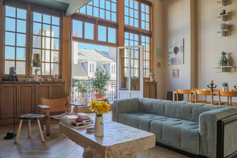 Living room, Seating area