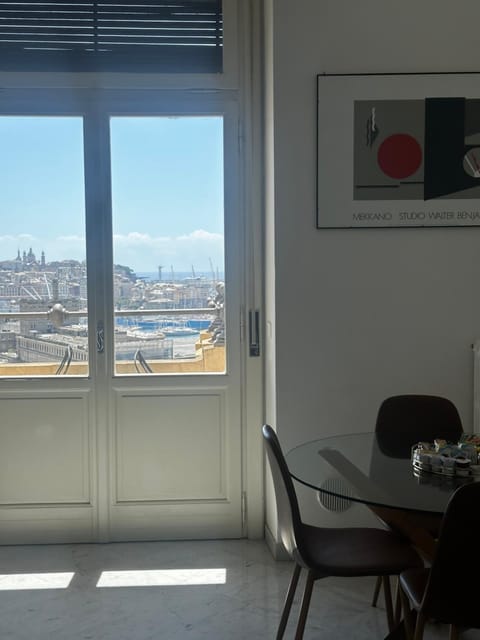 View (from property/room), Balcony/Terrace, Living room, Dining area, City view