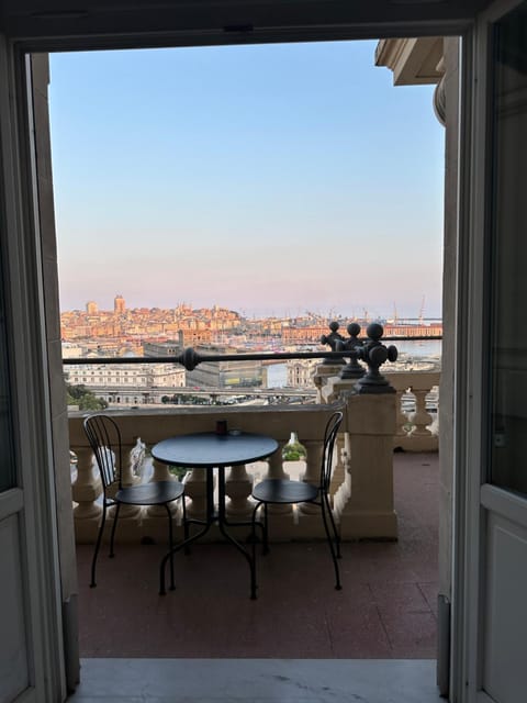 Balcony/Terrace, City view