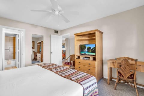 4th Floor Updated Condo House in Naples