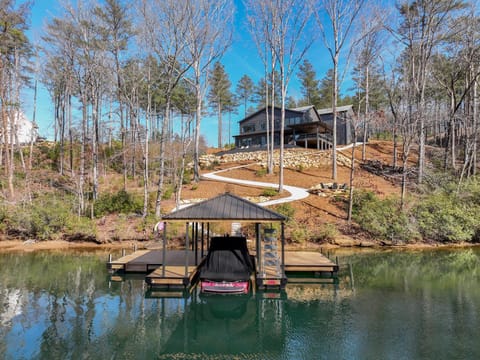 Property building, Natural landscape, Lake view, River view