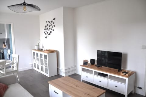 Communal lounge/ TV room, TV and multimedia, Living room