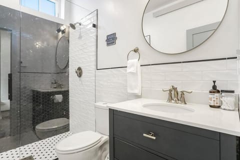 Alpine Den Private Flat Walk to South Main Apartment in Buena Vista