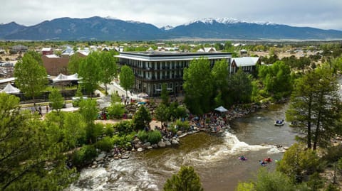 Alpine Den Private Flat Walk to South Main Apartment in Buena Vista