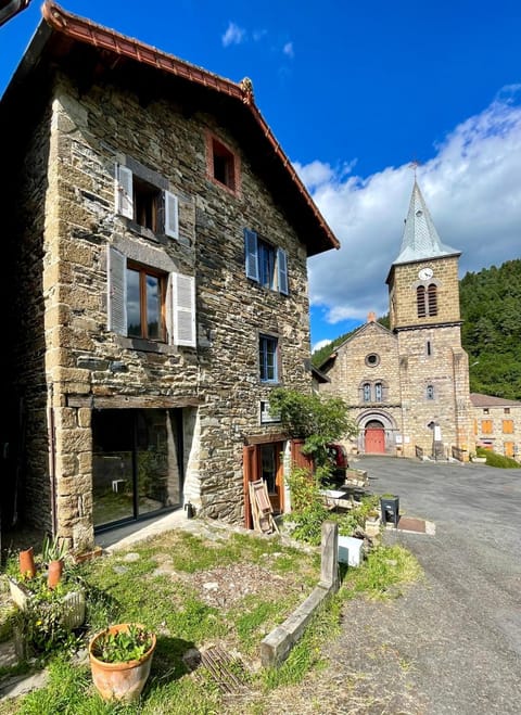 Neighbourhood, Street view