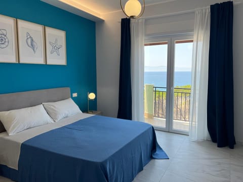 Bed, Balcony/Terrace, Beach, Sea view