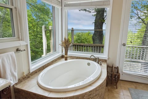 Ridgeline Views House in Boone