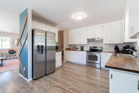 Kings Overlook Epic Retreat w Pikes Peak Views House in Old Colorado City