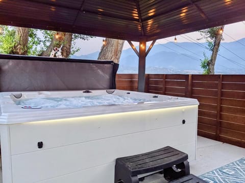 Kings Overlook Epic Retreat w Pikes Peak Views House in Old Colorado City