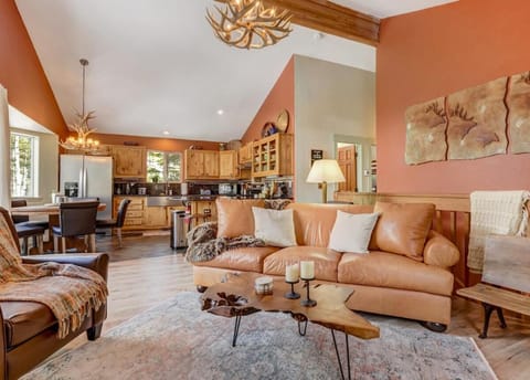 Pinetop Cabin Hot Tub BBQ Arcade Scenic Escape Cabin in Colorado