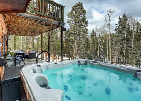Pinetop Cabin Hot Tub BBQ Arcade Scenic Escape Cabin in Colorado