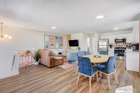 Rockies Rainbow Road Hot Tub Pikes Peak Views Pac Man House in Colorado Springs