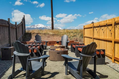 Rockies Rainbow Road Hot Tub Pikes Peak Views Pac Man House in Colorado Springs