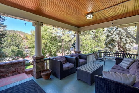 The Avenue Historic Mansion in DT Manitou Springs Villa in Manitou Springs