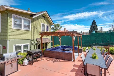The Avenue Historic Mansion in DT Manitou Springs Villa in Manitou Springs