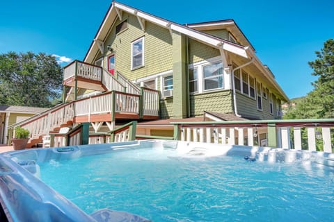 The Avenue Historic Mansion in DT Manitou Springs Villa in Manitou Springs