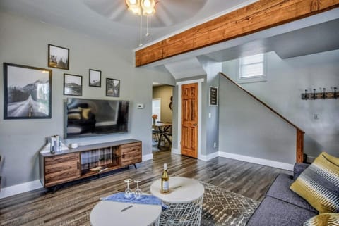 The Vibrant Victorian Hot Tub & Fire Pit in OCC House in Colorado Springs