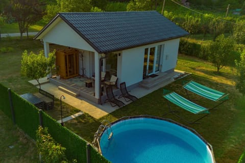 Shower, Spring, View (from property/room), Swimming pool, sunbed