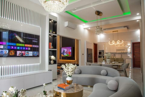 Communal lounge/ TV room, TV and multimedia, Living room, Seating area, Evening entertainment