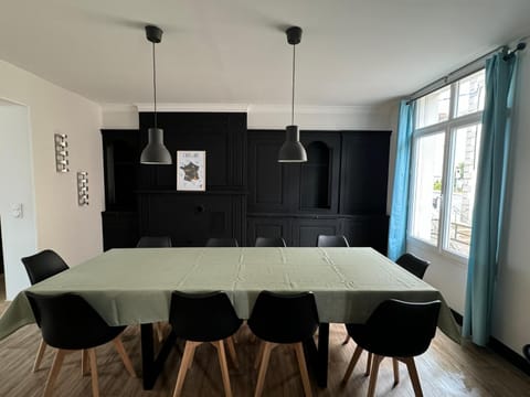 Dining area, Meals