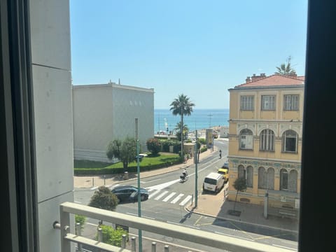 Neighbourhood, City view, Street view, Location
