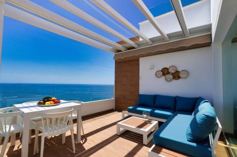 Natural landscape, Balcony/Terrace, Seating area, Sea view