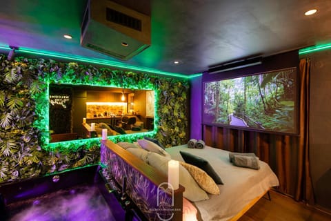 Property building, Photo of the whole room, air conditioner