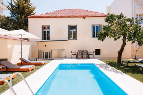 Property building, Swimming pool, Breakfast