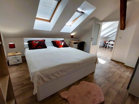 Bed, Living room, Photo of the whole room, Seating area, Bedroom