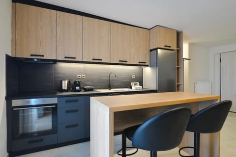 Kitchen or kitchenette, Dining area, oven, stove