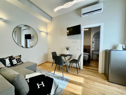 TV and multimedia, Living room, Dining area