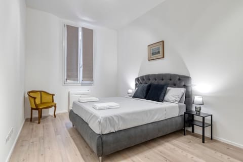 Carbonara Palace 2 - Luxury Comfort under Medieval Towers Apartment in Bologna