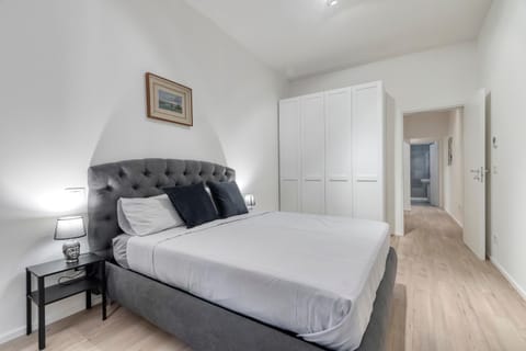 Carbonara Palace 2 - Luxury Comfort under Medieval Towers Apartment in Bologna