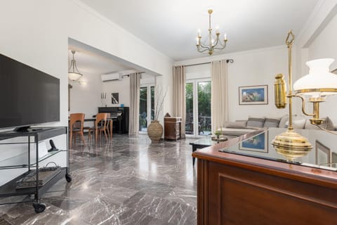 TV and multimedia, Living room, Seating area