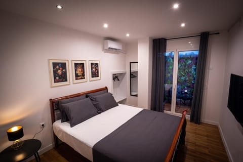 Bed, Balcony/Terrace, Photo of the whole room, Decorative detail, Bedroom, wardrobe, air conditioner