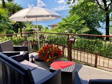 Balcony/Terrace, Lake view, Mountain view