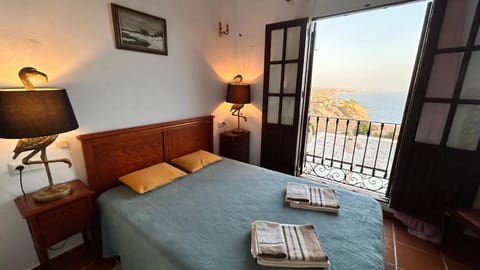 Mountain view, Sea view