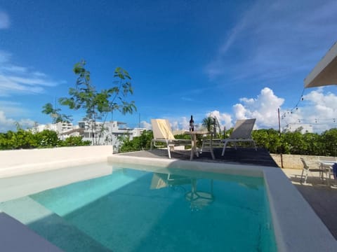 Swimming pool, sunbed