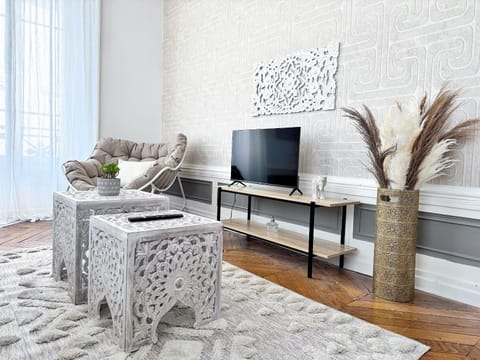 Cinnabar - Appartement 10 personnes - Check in h24 & Wifi Apartment in Lyon