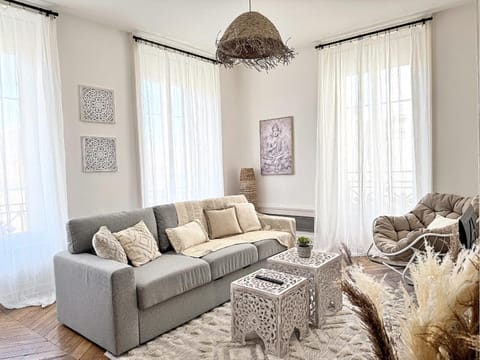 Cinnabar - Appartement 10 personnes - Check in h24 & Wifi Apartment in Lyon