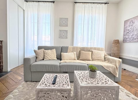 Cinnabar - Appartement 10 personnes - Check in h24 & Wifi Apartment in Lyon