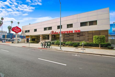 Property building, Day, Landmark view, Street view