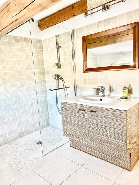 Chambre d'hôtes avec piscine au calme Gémenos Bed and Breakfast in Gémenos