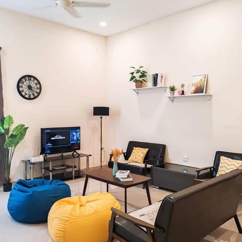 TV and multimedia, Living room, Seating area