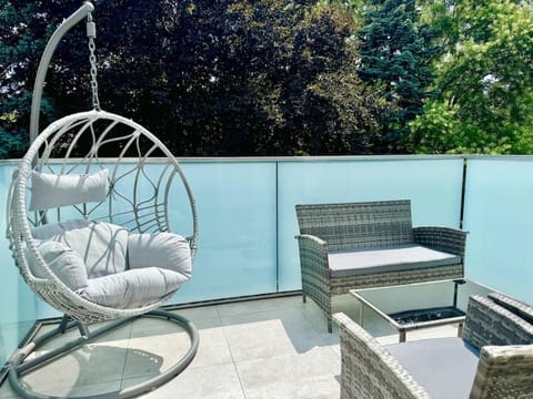 Patio, Day, Seating area, Garden view, sunbed